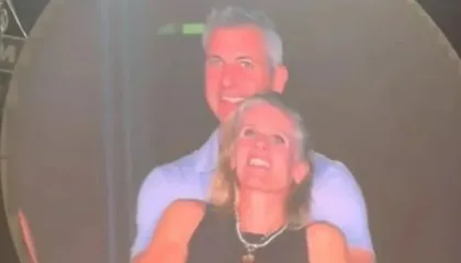 Kisscam-i 16 sekonda i Coldplay i shkatërroi jetën, rrëfehet ish-shefja e HR-së, Kristin Cabot: Vajza shpërtheu në lot, u mbylla në një shtëpi në mal dhe…