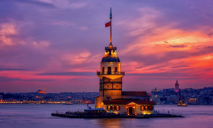 Kiz Kulesi: Kulla e Vajzës në Stamboll dhe historitë e dhimbshme të dashurisë