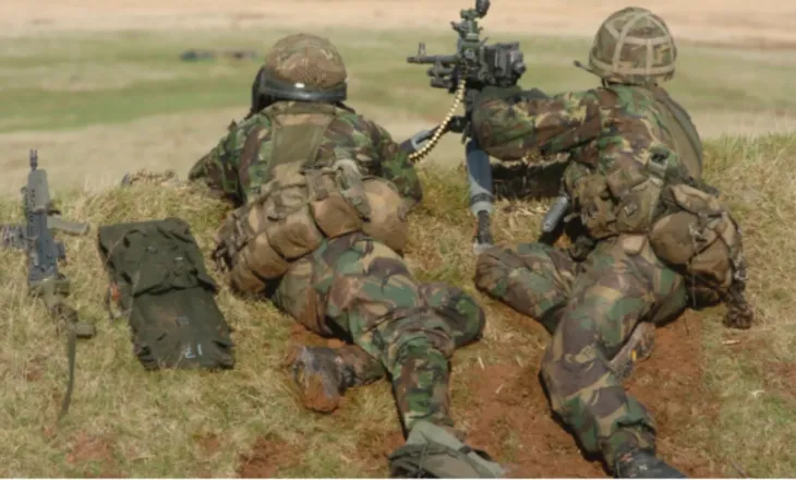 Koalicioni i të Vullnetshmëve me 64 mijë ushtarë, Britania e Madhe ul numrin e trupave që do të dërgojë në ndihmë të Ukrainës