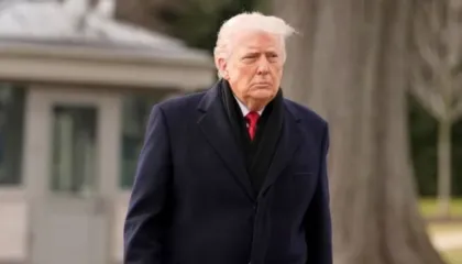 “Koha po mbaron”, Trump kërcënon Iranin teksa trupat amerikanë vijojnë vendosjen në Lindjen e Mesme: Uluni në tryezën e bisedimeve ose…