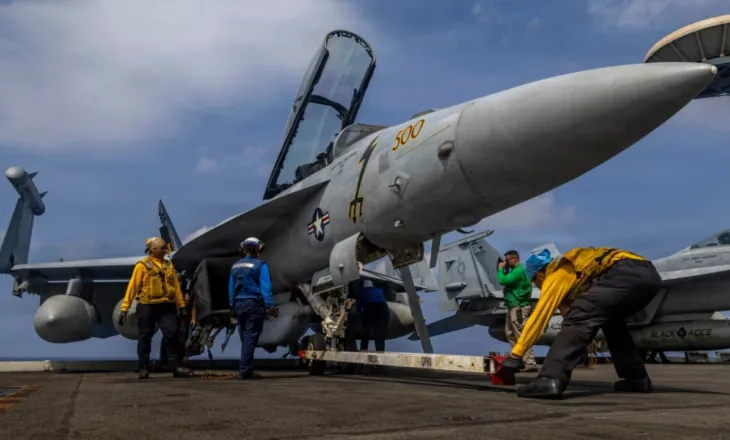 Koha që Ajatollahu të trembet/ Aeroplanmbajtësja amerikane mbërrin në Lindjen e Mesme, Teherani me sytë nga deti