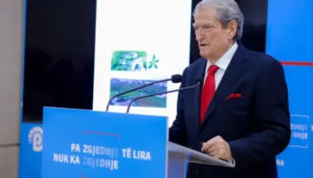 “Kompani që përlajnë me tendera të mëdhenj nga AKSHI”/ Berisha nxjerr skandalin radhës: Miliona euro borxh nga…