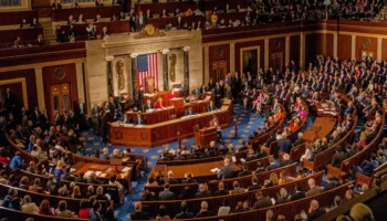 Kongresi amerikan zbarkon në Danimarkë për të “shuar zjarrin” e Trump: Rrezikohet NATO