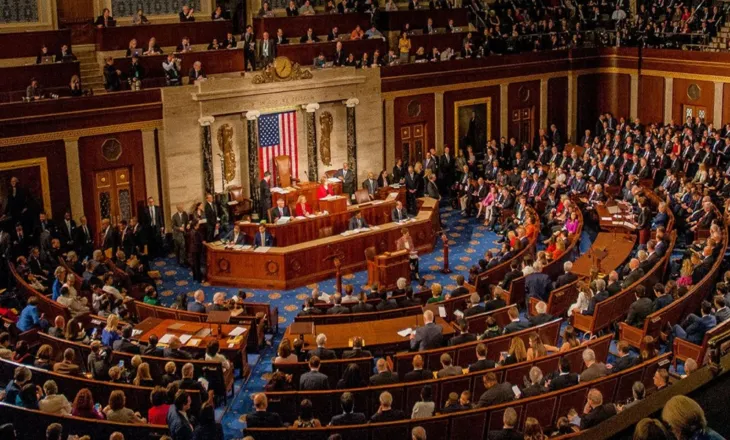 Kongresi amerikan zbarkon në Danimarkë për të “shuar zjarrin” e Trump: Rrezikohet NATO