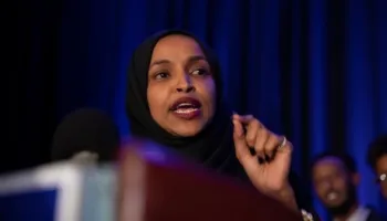 Kongresmenja amerikane Ilhan Omar sulmohet gjatë një takimi në Minneapolis