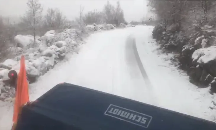Korçë/ Prezencë akulli në rrugë, Policia apel qytetarëve: Përdorni zinxhirë
