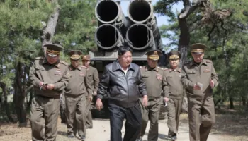 Koreja e Veriut lëshon dy raketa balistike në Detin e Japonisë