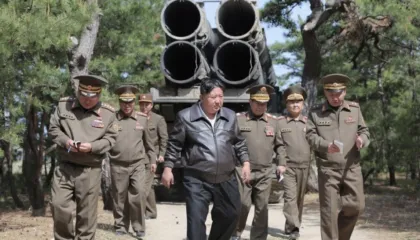 Koreja e Veriut lëshon dy raketa balistike në Detin e Japonisë