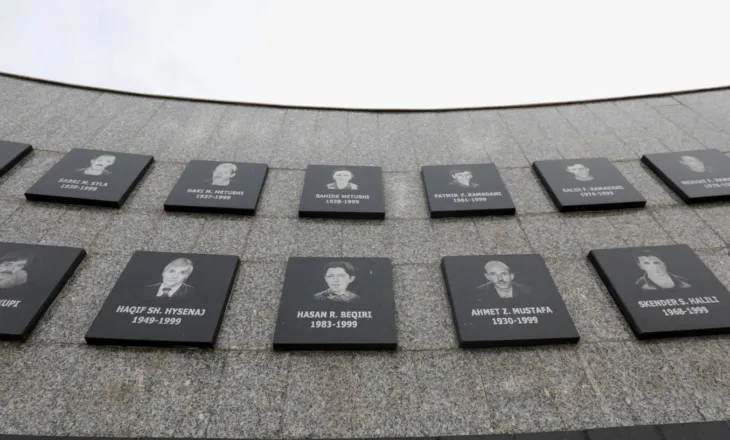 Kosova nderon viktimat e masakrës së Reçakut