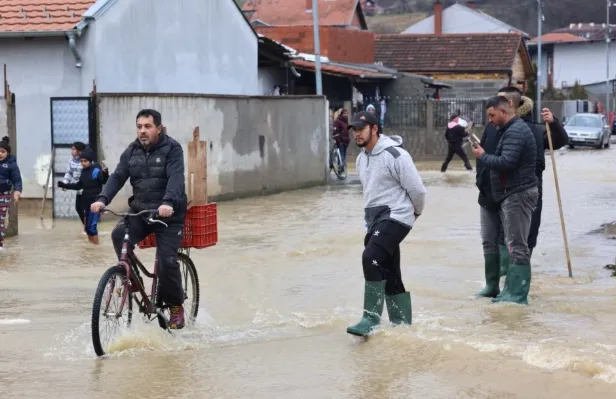 Kosova në gjëndje alarmi nga shirat, mbyllen shkollat deri me 12 janar