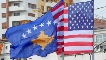 Kosovë, Kurti fitoi zgjedhjet – Ambasada e SHBA në Prishtinë: Të gatshëm të forcojmë partneritetin me Qeverinë e re