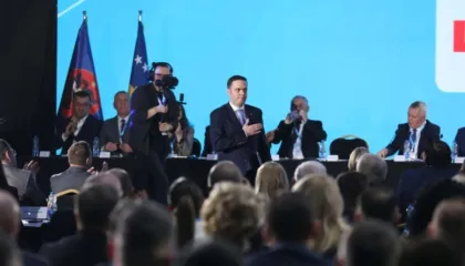 Kosovë/ Lumir Abdixhiku mbetet në krye të LDK-së, Kuvendi i partisë votoi kundër dorëheqjes së tij