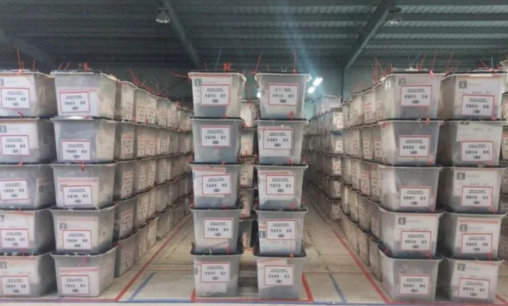 Kosovë, vijon numërimi i votave përmes postës