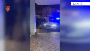 Kreu 11 vjedhje nën kërcënimin e armës dhe dogji makinën e ish-vjehrrës, pranga 30-vjeçarit në Lezhë