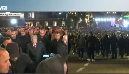 Kreu i PD-së Sali Berisha del nga selia blu, për të ju bashkuar protestës kombëtare
