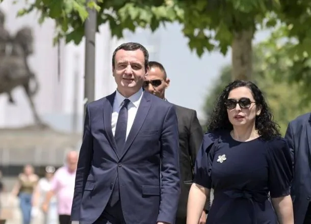 Kryeministri Kurti përcellon dëshirën e Presidentes Vjosa Osmani për rikandidim, nisi hetimin pasuror ndaj saj!