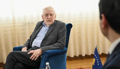 Kryeministri Kurti takim me ambasadorin William Walker në prag të përkujtimit të Masakrës së Reçakut