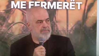 Kryeministri Rama dëgjesë me fermerët në Divjakë