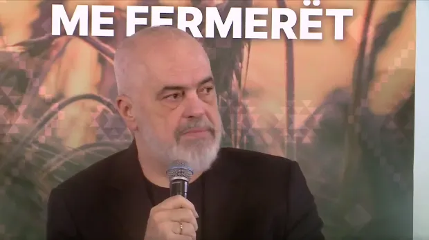 Kryeministri Rama dëgjesë me fermerët në Divjakë