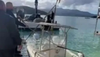 Ksamil/Përmbytet varka që shëtiste pushuesit, dyshimet e para të pronarit