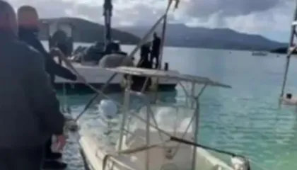 Ksamil/Përmbytet varka që shëtiste pushuesit, dyshimet e para të pronarit