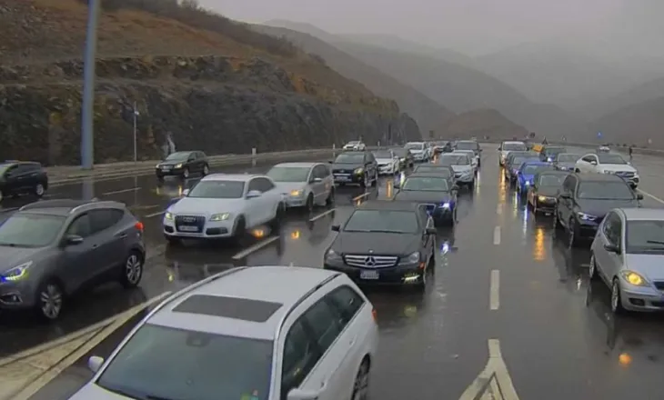 Kthimi pas festave, aksi Kukës-Tuneli i Kalimashit me fluks normal mjetesh