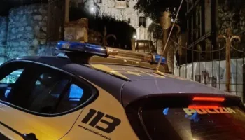 Kthyen parkingun në ‘dyqan’ kokaine, arrestohen 2 shqiptarët, u sekuestrohen drogë, euro dhe…