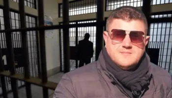 “Ku je mo Çim, a do vish te burgu”? Si futej droga në qeli: Zbardhen bisedat, e përfshirë edhe gruaja e policit të paraburgimit në Elbasan