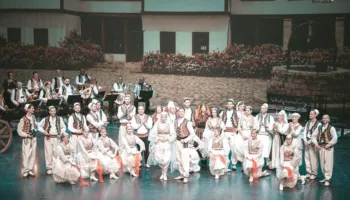 “Ku ka si Tirona” me artistët e Ansamblit Popullor në skenë