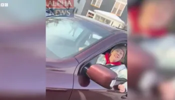 Kujdes, pamje të rënda/ Ky është momenti kur polici qëllon për vdekje 37-vjeçaren në Minneapolis