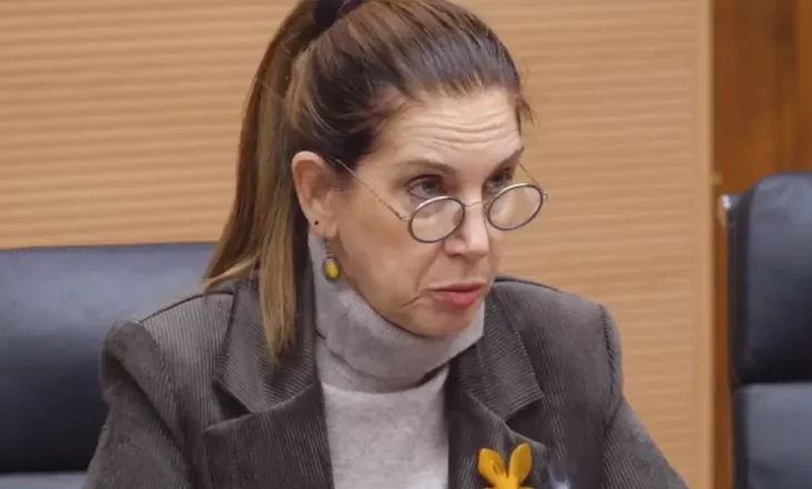 Kumbaro: Mësimi i pezulluar në 54 shkolla për arsye sigurie, procesi nën kontroll