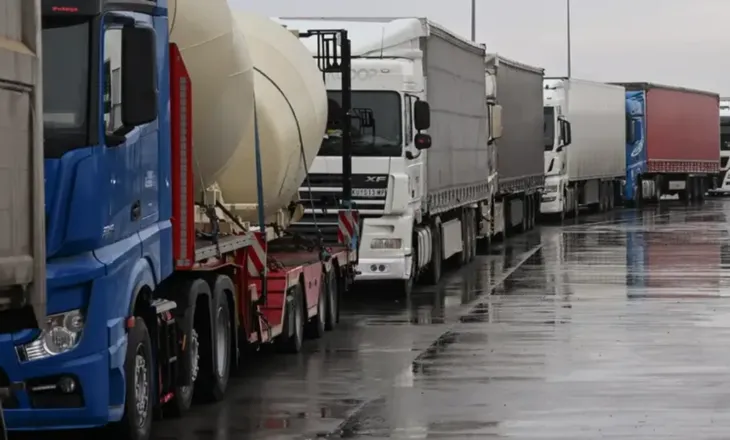 Kundër sistemit të BE-së, si shoferët e kamionëve bllokuan kufijtë në Ballkan