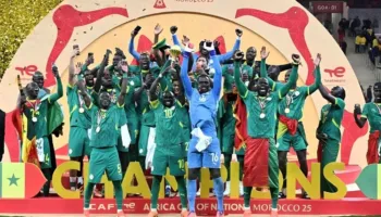 KUPA AFRIKËS/ Protesta, VAR, braktisje e fushës dhe shumë kaos, në fund triumfon Senegal, thyen Maroku në një finale dramatike (VIDEO)