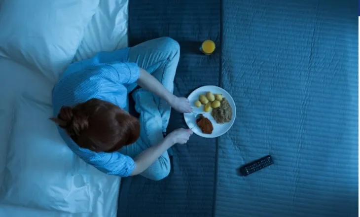 Kur është koha më e mirë për të ngrënë darkë – çfarë këshillojnë ekspertët e jetëgjatësisë