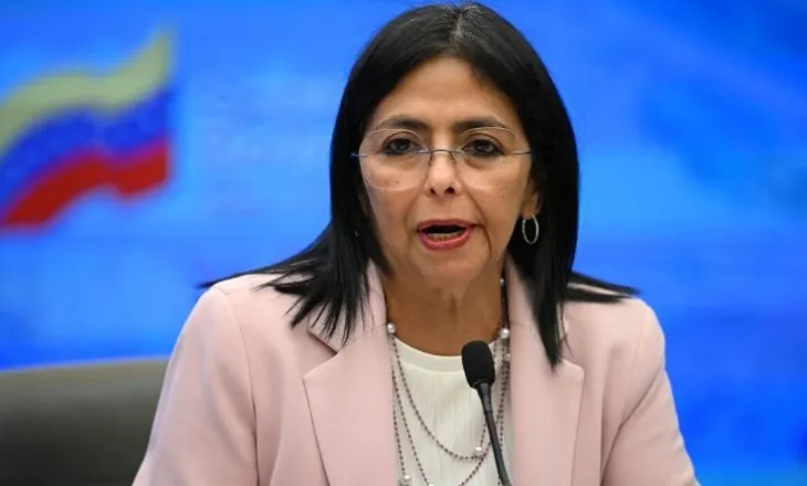 Kush drejton tani në Venezuelë?