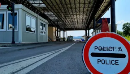 Kush nuk ka dokumente të Kosovës…/ Prishtina “ashpërson” ligjet për të huajt, makinat me targa të huaja nuk mund të…