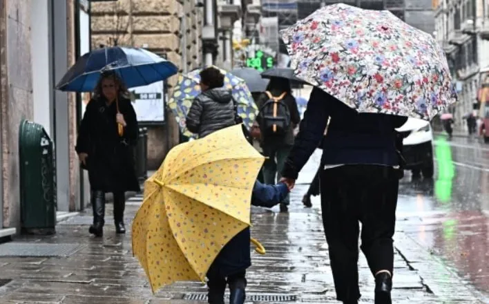 Kushte të paqëndrueshme dhe reshje mesatare shiu, parashikimi i motit për këtë të shtunë