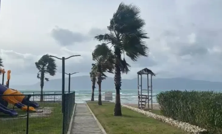 Kushtet e vështira atmosferike prekin dhe detin, trageti i linjës Vlorë-Brindisi nuk ankorohet dot, shkak era e fortë