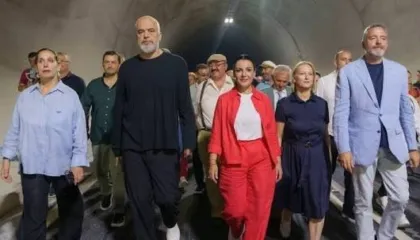 Kushtoi 190 milion euro/ Sksndali: Tuneli i Llogorasë rrjedh ukë