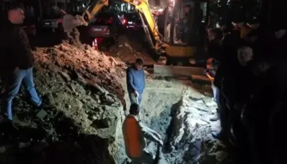 Lagja ‘Pavarësia’ në Vlorë mbetet pa energji elektrike, shkak vendosja e linjave të reja të ujit të pijshëm