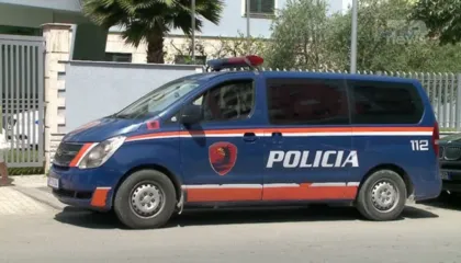 LAJM I FUNDIT/ Babai plagos me thikë vajzën në Durrës