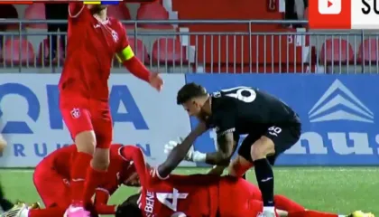 LAJM I FUNDIT/ Ndërpritet ndeshja Partizani-Elbasani, panik në stadium, Sembene bie pa ndjenja në fushë