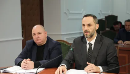 Lamallari prezanton ndryshimet në Kodin Penal: Nga dekriminalizimi i shpifjes te ndëshkimet për parkimin në rresht të dytë