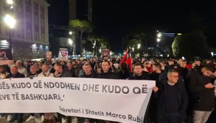 Lapaj: Ata pinë verë 33 mijë euro, ne përmbytemi në shtëpitë tona