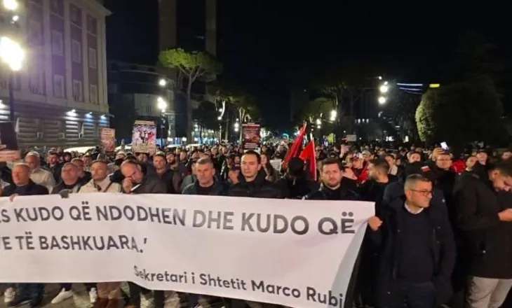 Lapaj: Ata pinë verë 33 mijë euro, ne përmbytemi në shtëpitë tona