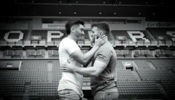 “Largimi s’kishte lidhje me futbollin”, lojtari homoseksual akuzon skuadrën e mëparshme