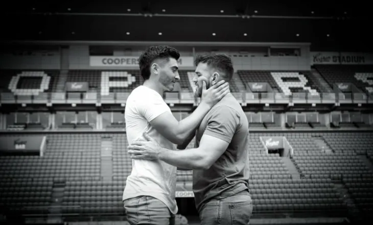 “Largimi s’kishte lidhje me futbollin”, lojtari homoseksual akuzon skuadrën e mëparshme