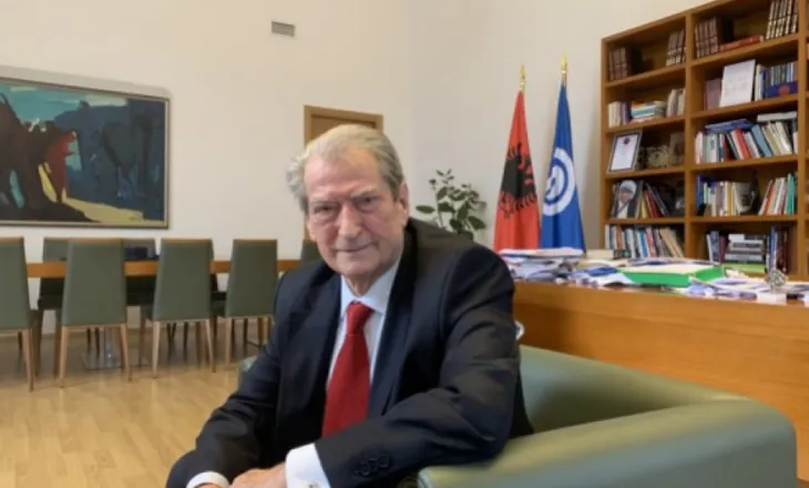 Le Courrier des Balkans’ intervistë me kreun e PD: Berisha bën thirrje për formimin e një qeverie teknike