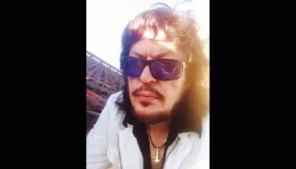 “Letra që nuk erdhi kurrë”, Leka Sefla lexon poezinë e Luan Ramës (video)