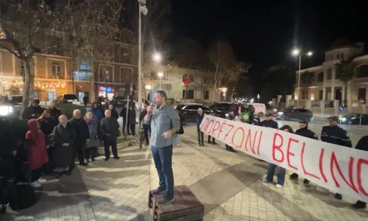 ‘Lëvizja Bashkë’ protestë para Kuvendit, Qori: Të bashkohemi për t’i përzënë zuzarët nga qeverisja